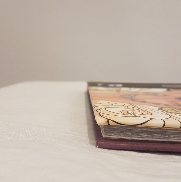 DC Wonder Woman Comics: Earth One Volume 1 - Picture 4 of 6